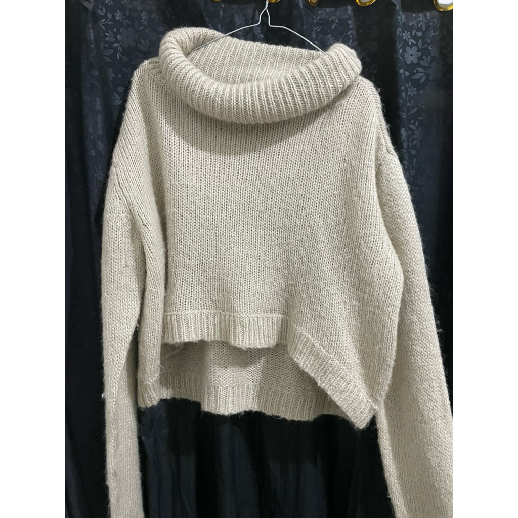 PRELOVED-Turtleneck rajut bulu