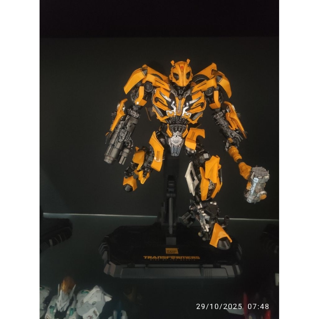 Threezero DLX Bumblebee TLK Display Only