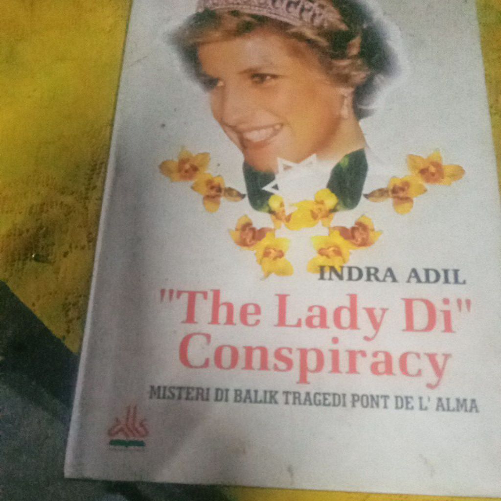 novel spionase THE LADY DI C016