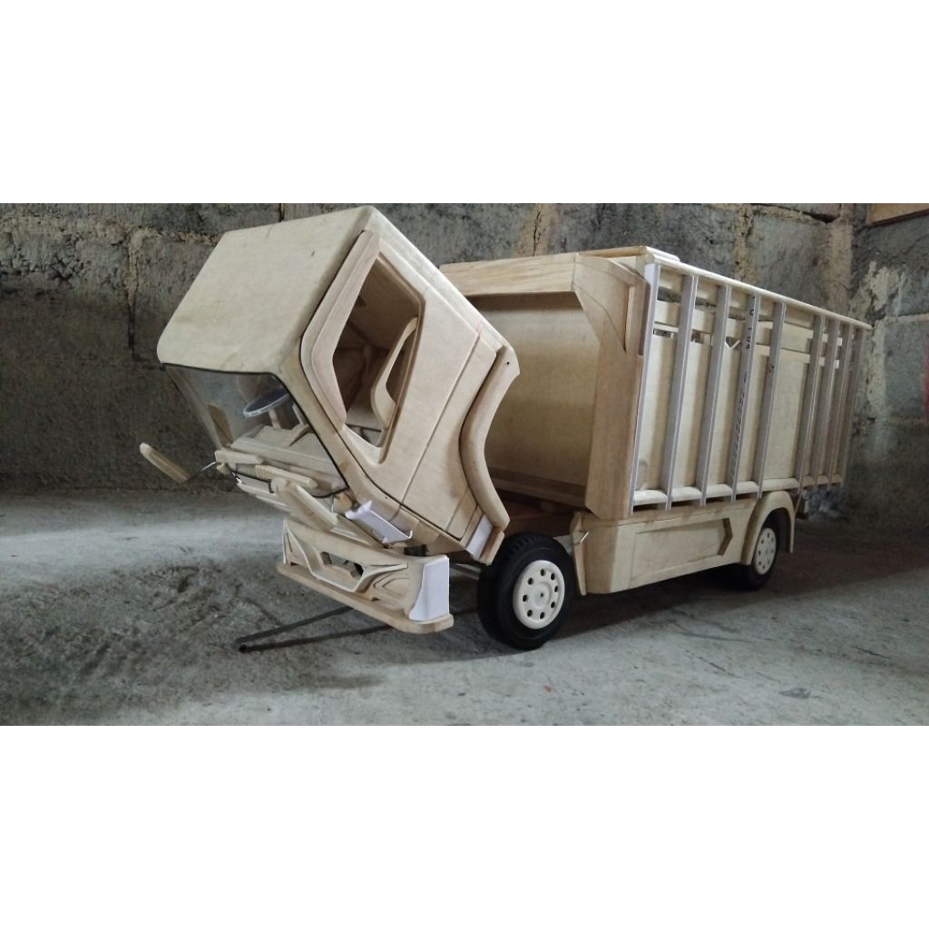Miniatur Truk Mentahan skala 1:12