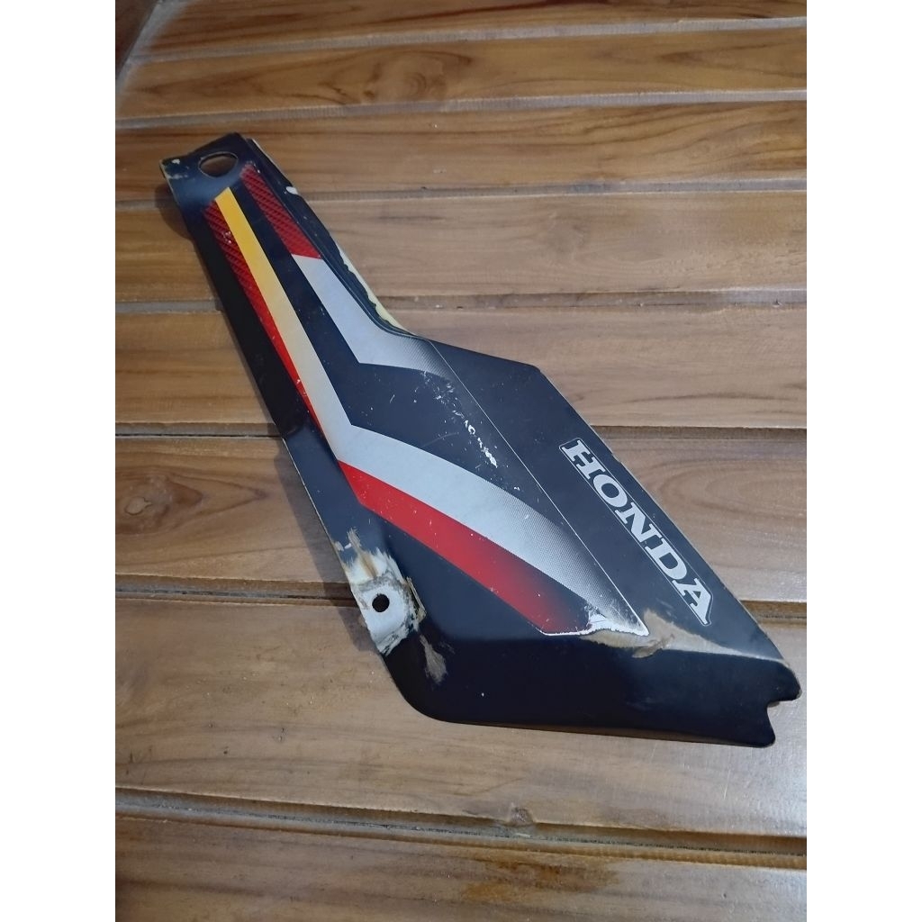 cover body samping sebelah kanan honda win 100 original copotan