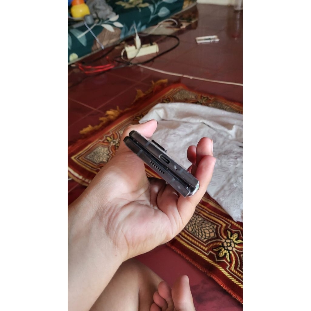 Z Fold 2 12/256 Minus