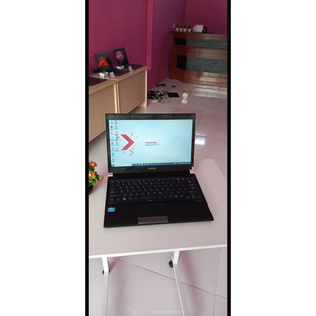 Toshiba Dynabook Core i5 ram 8gb ssd 128gb