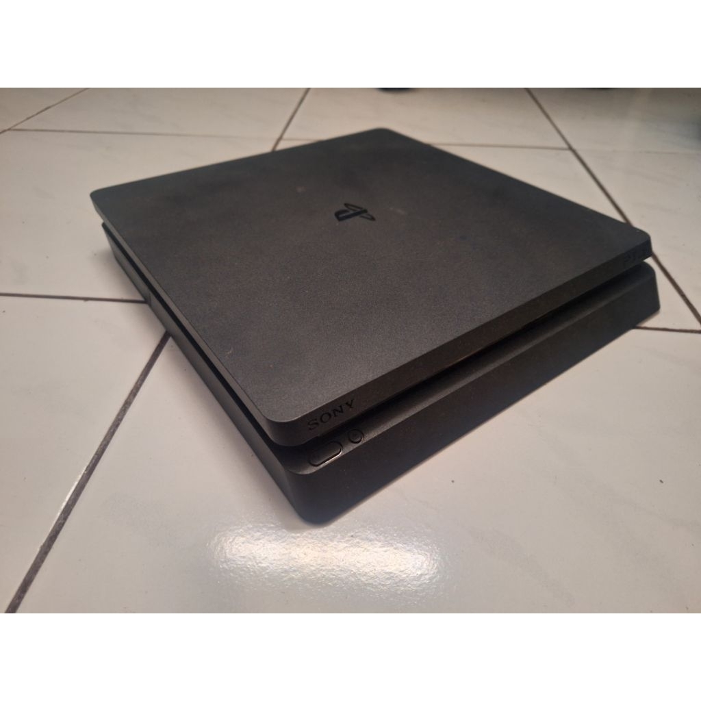 Playstation 4 slim