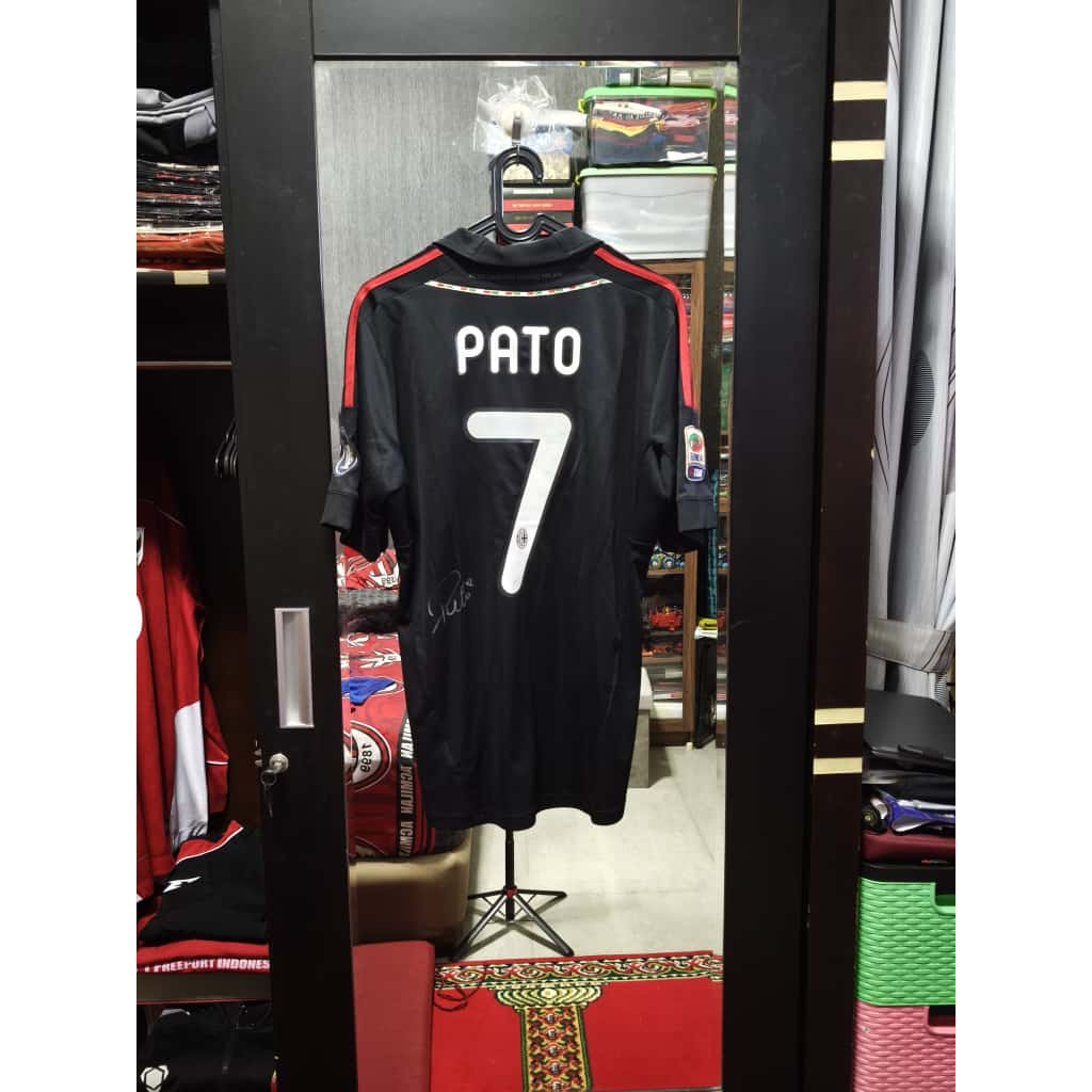 Jersey Original AC Milan 3rd Third 2011-2012 Alexandre Pato #7 SIGNED Asli