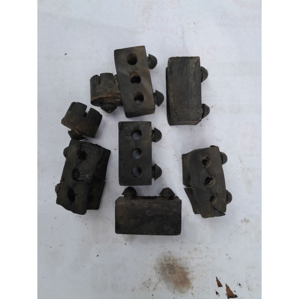 Karet ganjal jok Honda megapro new monoshock original