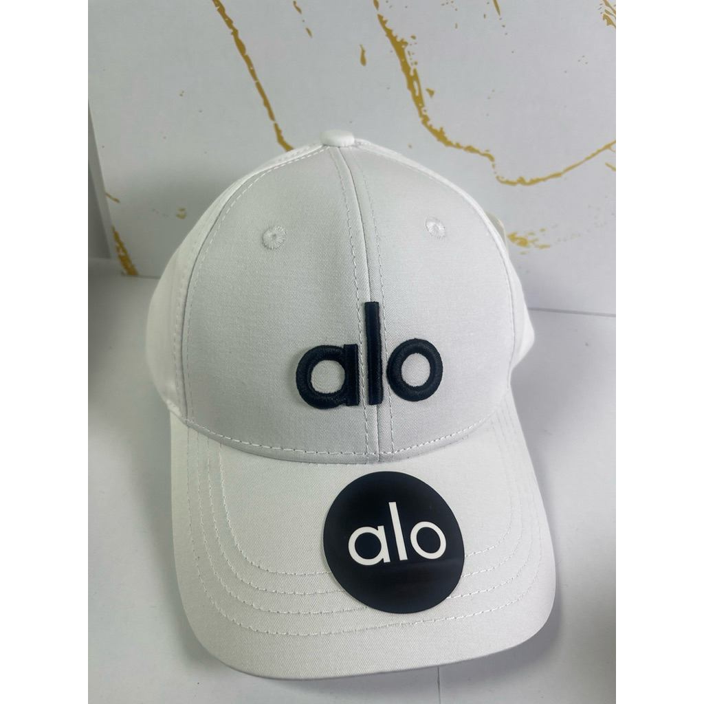 ALO YOGA LOGO PRINT CAP WHITE
