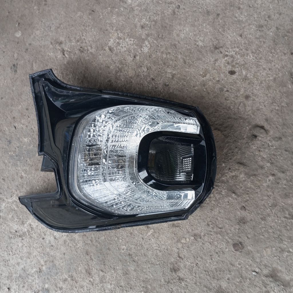 batok kiri stop lamp sienta type v tanpa mika