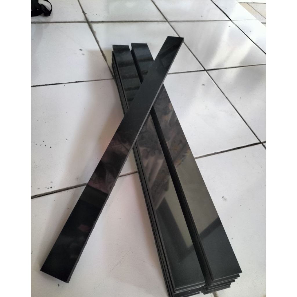 lis granit hitam dan cream ukuran 6x10cm