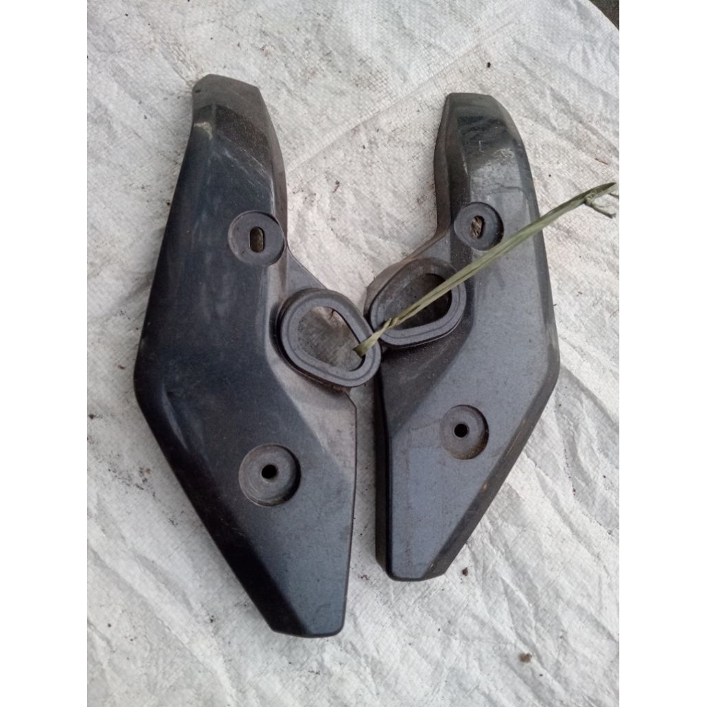 Kupingan Lampu Byson