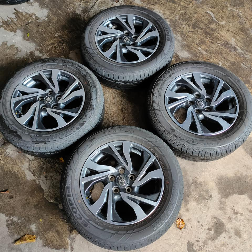 VELG MOBIL BEKAS ORI  INNOVA FACELIFT RING 16 PCD 5X114,3 + BAN 205 65 R16