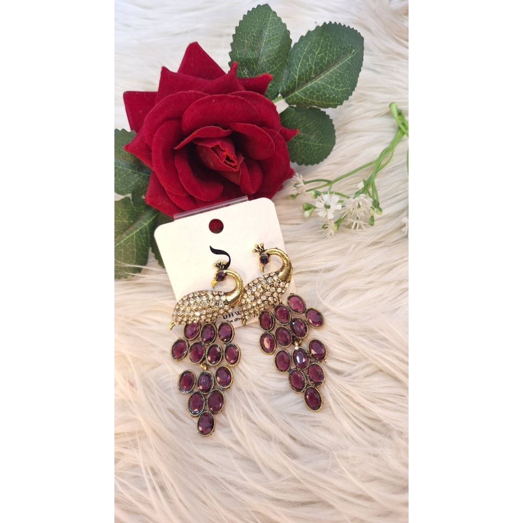Anting merah ungu
