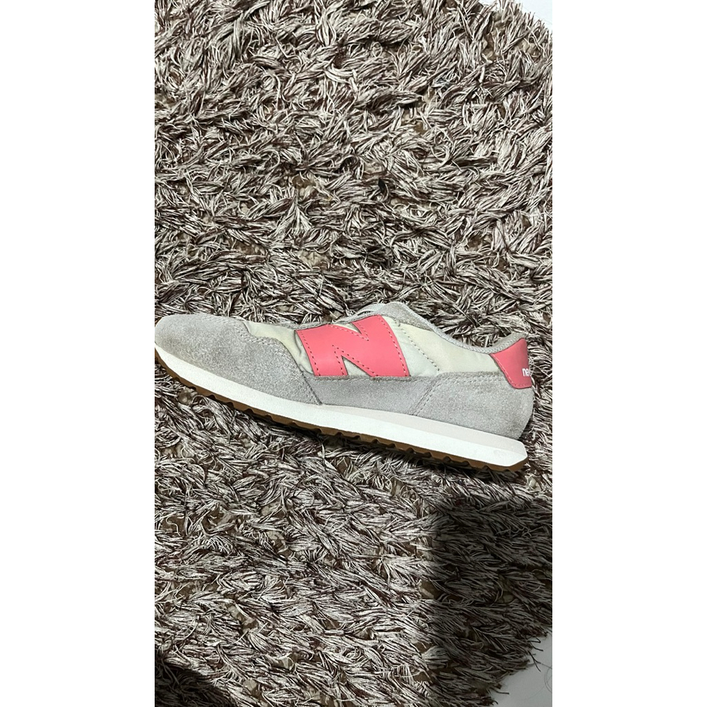 Preloved sepatu anak cewe NB ori