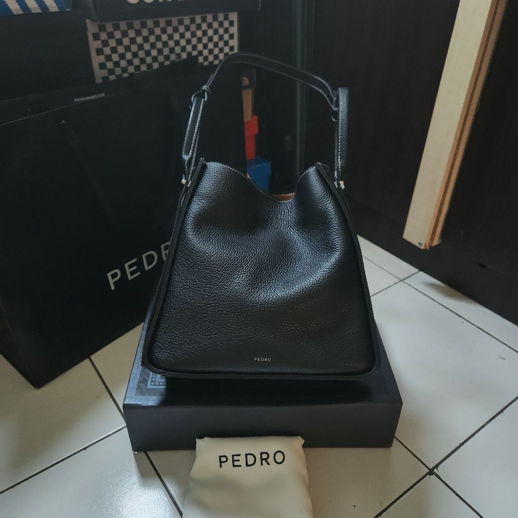 Pedro Hobo Bag Size M Original Like New Lengkap Dustbag Totebag