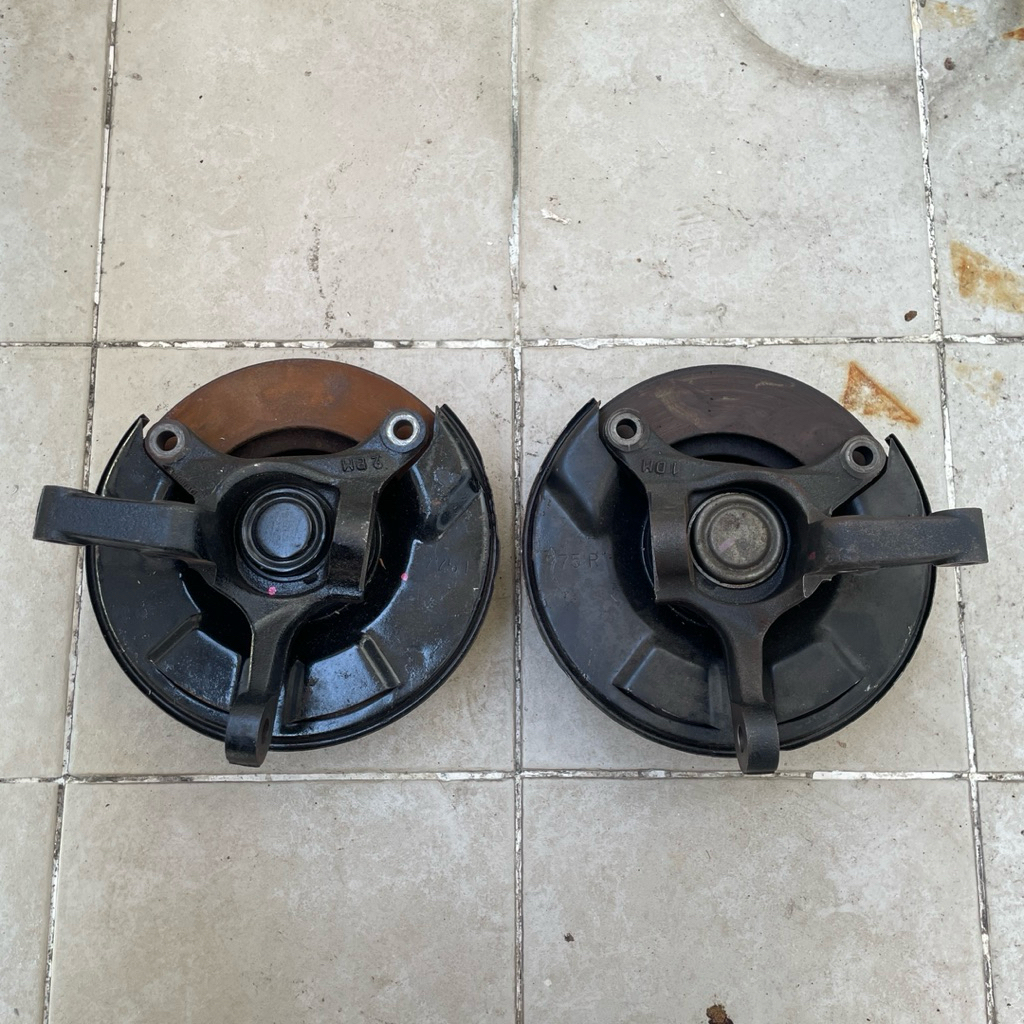 Knuckle Knakel Kenakel Rumah Roda Depan Komplit Kanan Kiri Suzuki Futura / Mitsubishi Colt T120ss Co