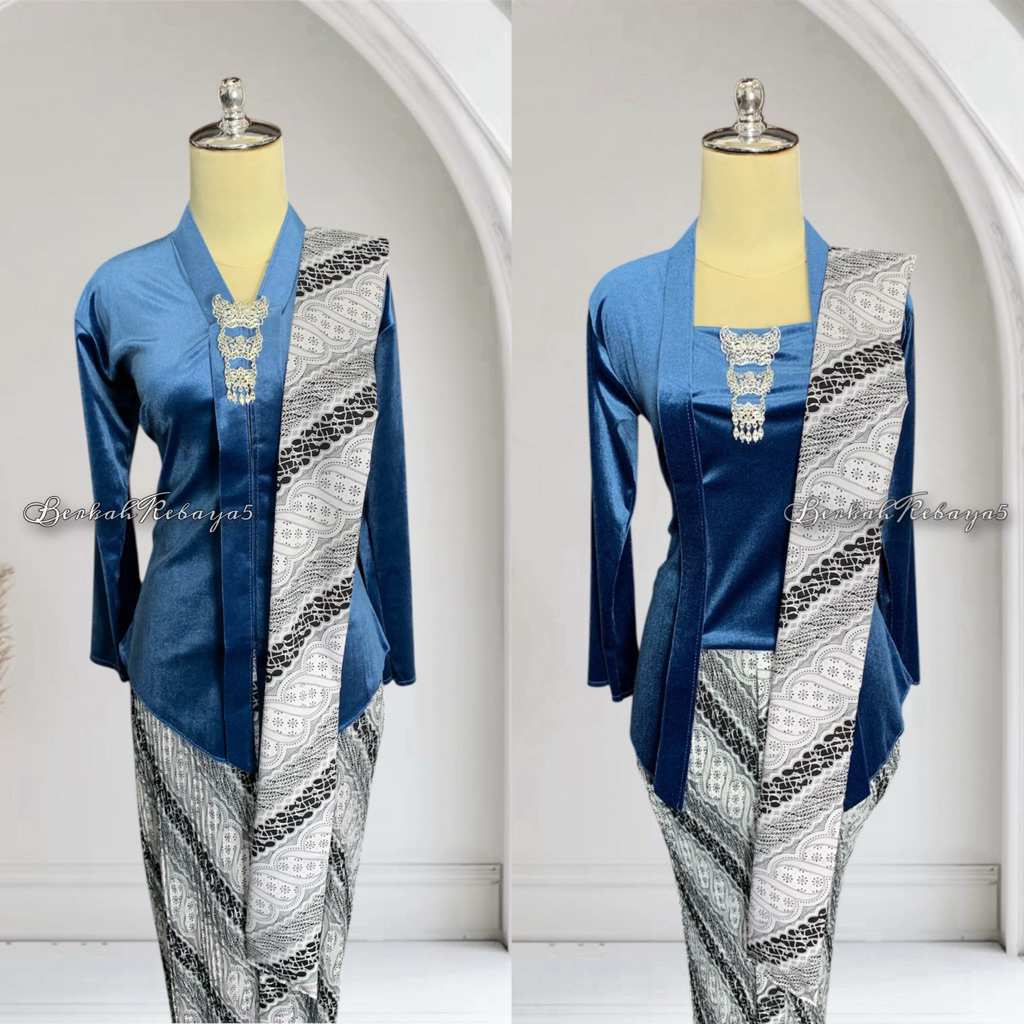 Setelan  Kebaya Warna Denim / Kebaya + Selendang + Jarik Wiru Plisket Motif Sogan Putih
