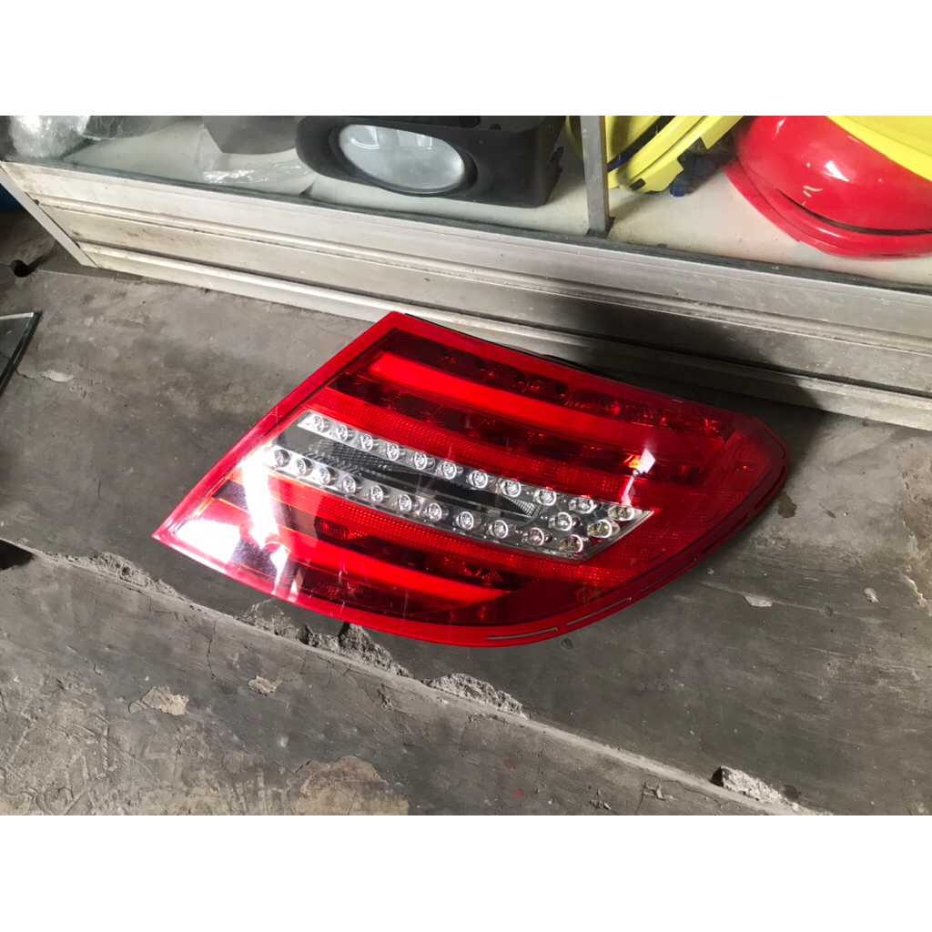 STOPLAMP LAMPU BELAKANG MERCY W204 LED KANAN