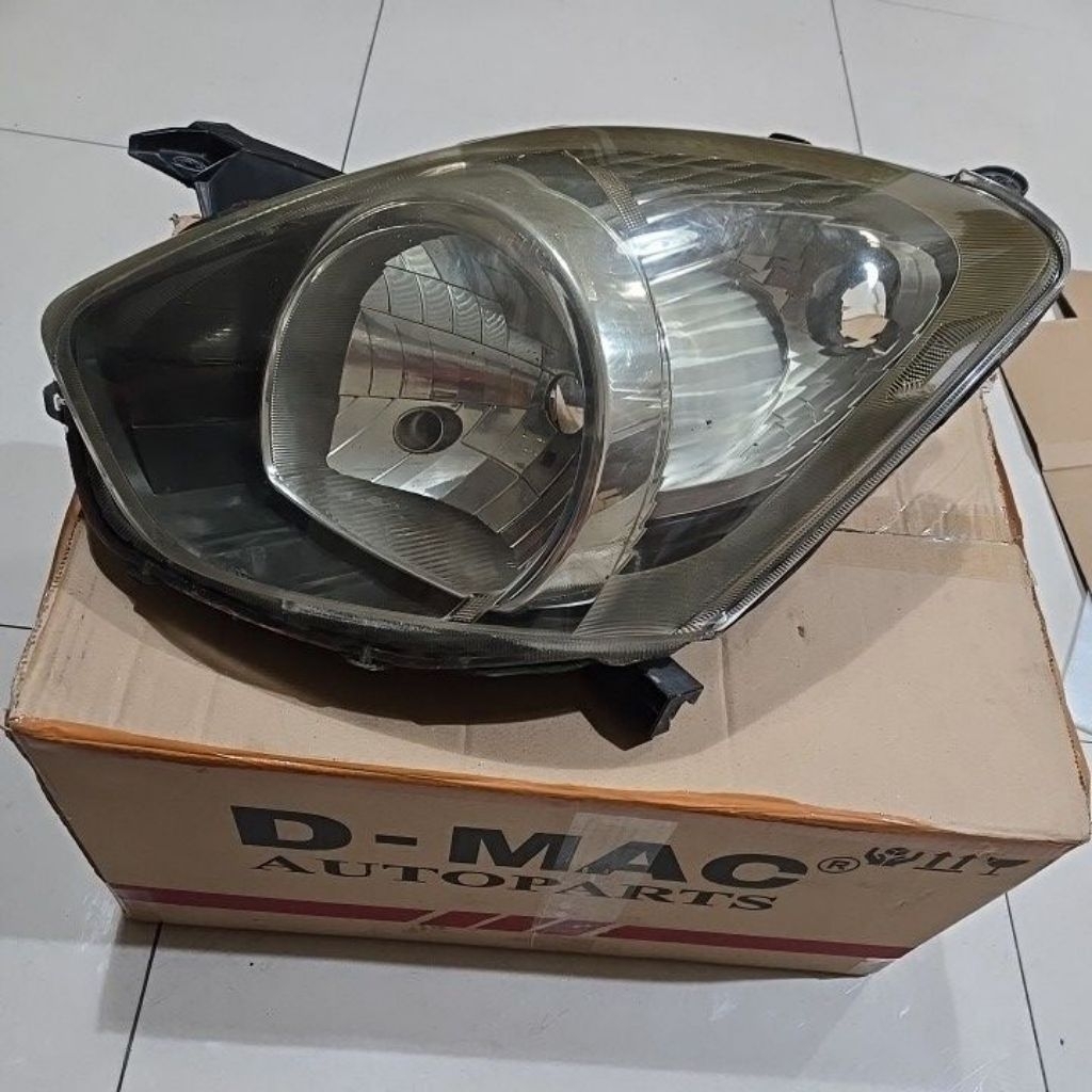 lampu mobil toyota agya 2015 depan kiri kanan bekas bisa pakai kotor kuning