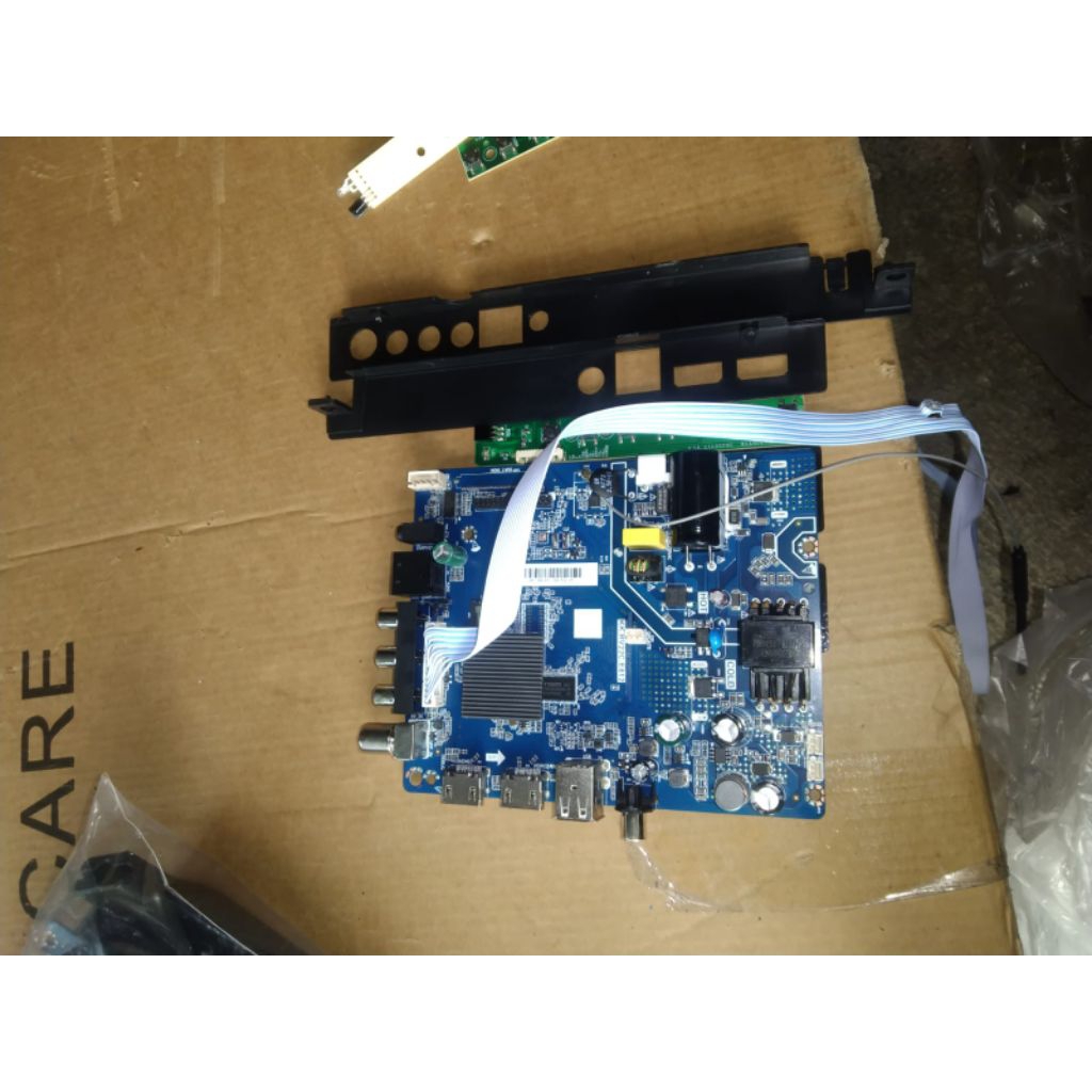 MB merk expose 32in smart TV analog