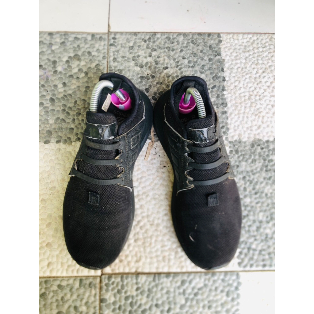 sepatu running merk Adidas uk 40