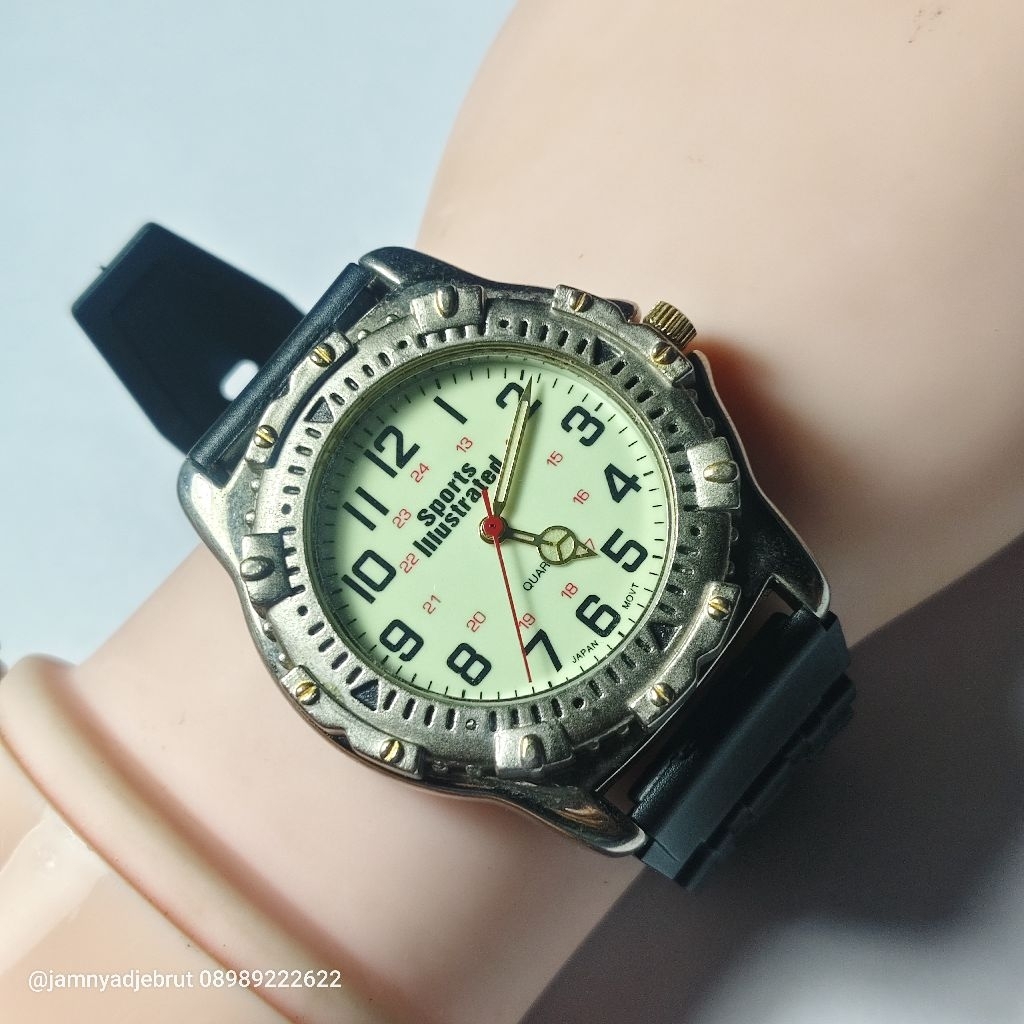Jam Diver Sports Illustrated Vintage Lume Dial Bekas