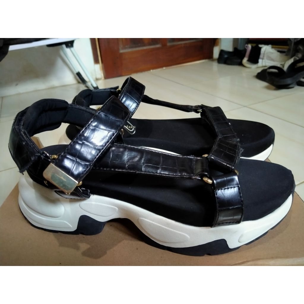 [Preloved] Stradivarius Platform Sandal / Wedges Sandal