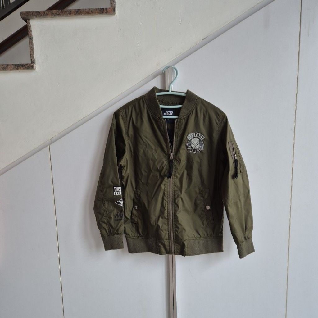 preloved second jaket anak parasut army gelap 8-9tahun like new
