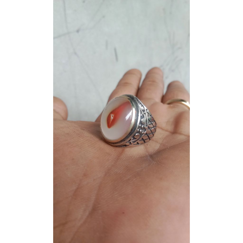 cincin combong sakral