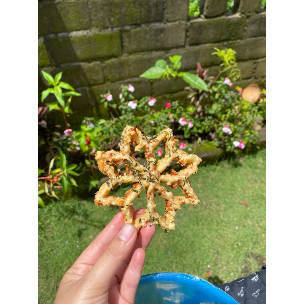 Peyek Kacang Kembang Goyang