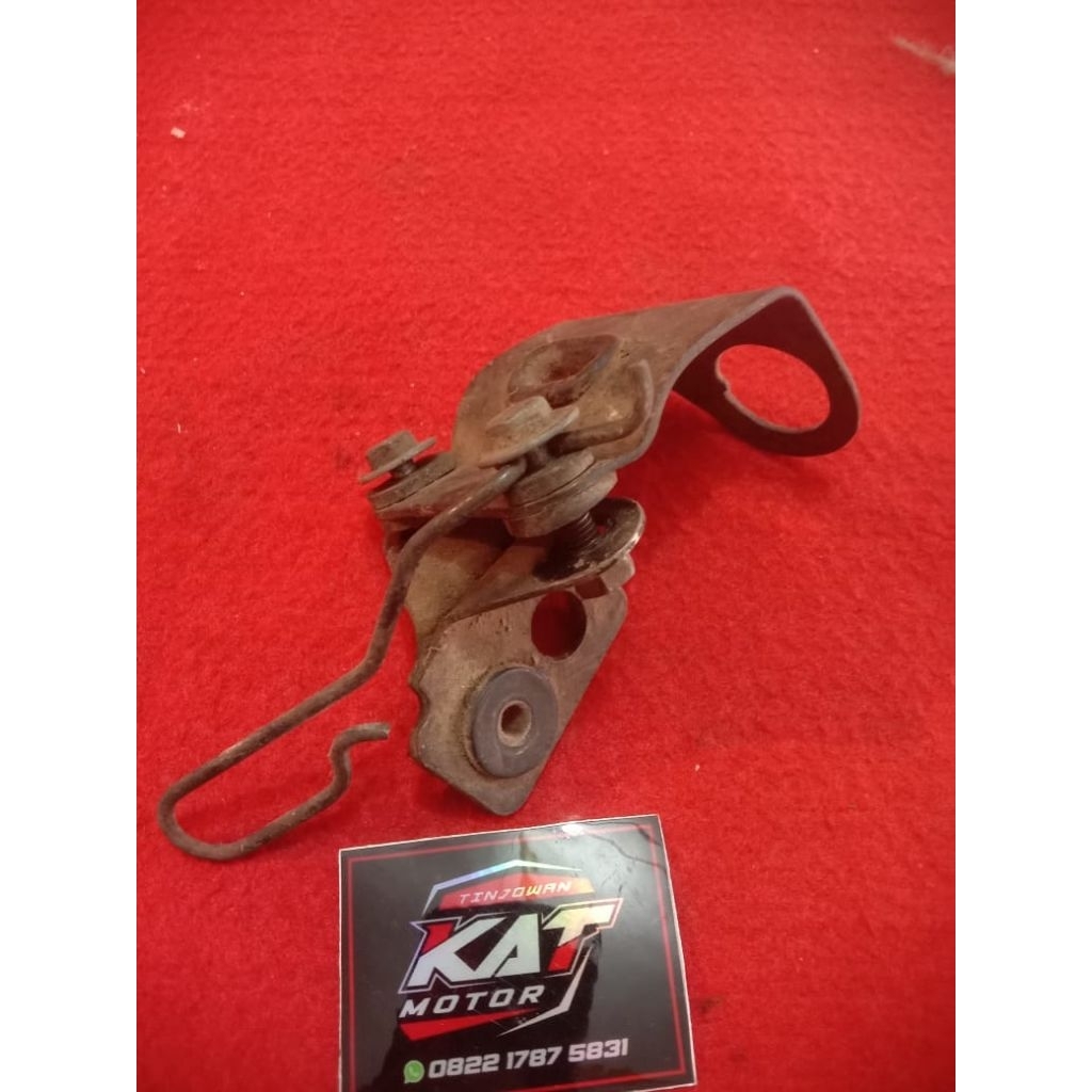 dudukan kunci plus klakson honda CB 100. second original