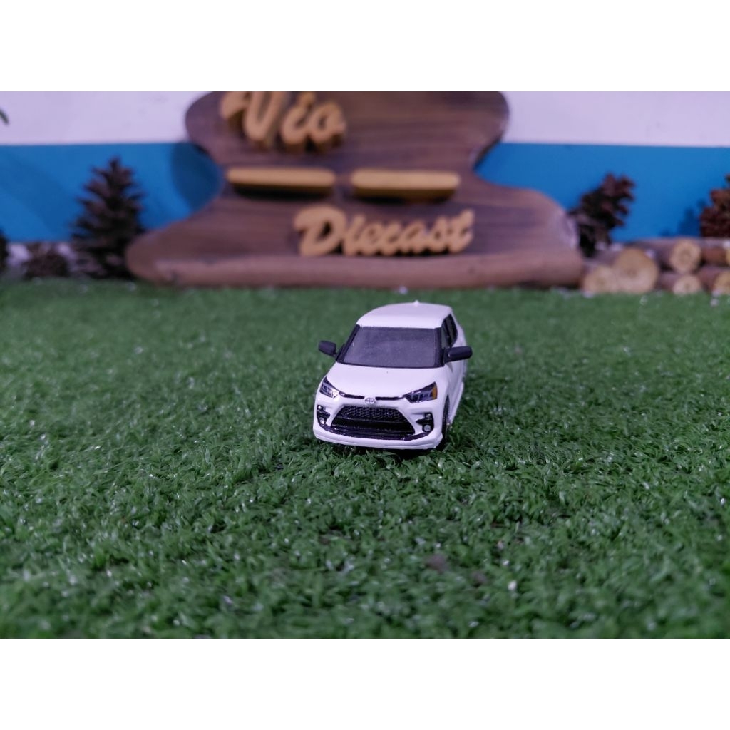 Diecast Miniatur Toyota Raize skala 1:64