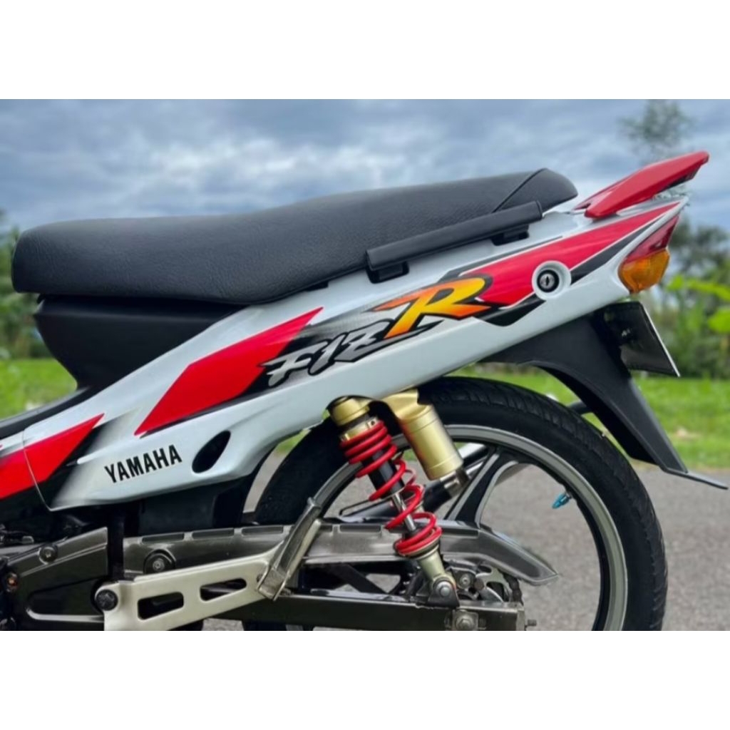 Striping Fiz R stiker Yamaha Fiz R list bodi Yamaha Fiz r 2000 2001 merah putih