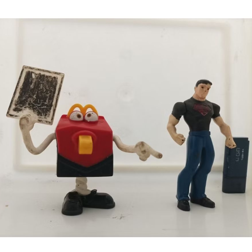 2 set mainan maskot McDonald dan super boy McDonald