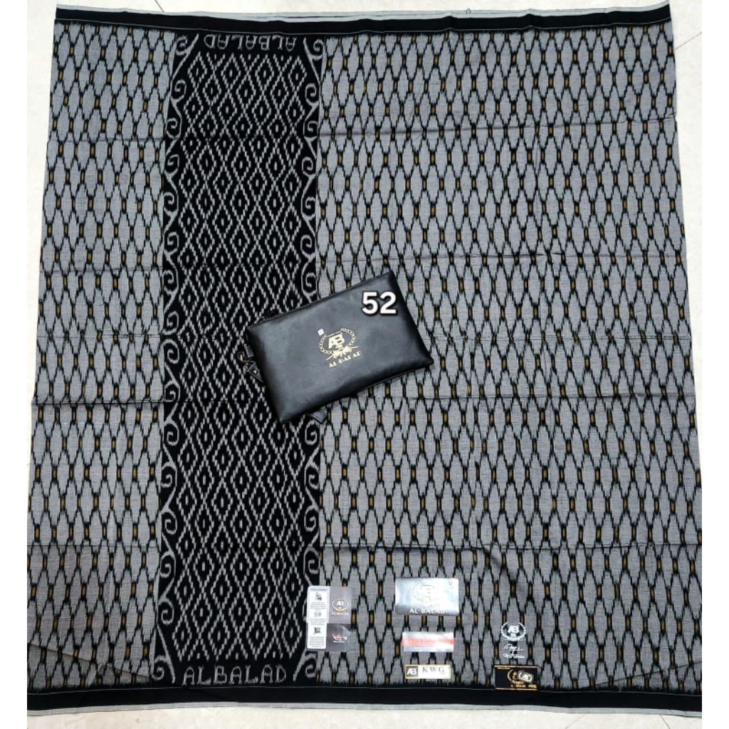 sarung al balad hitam