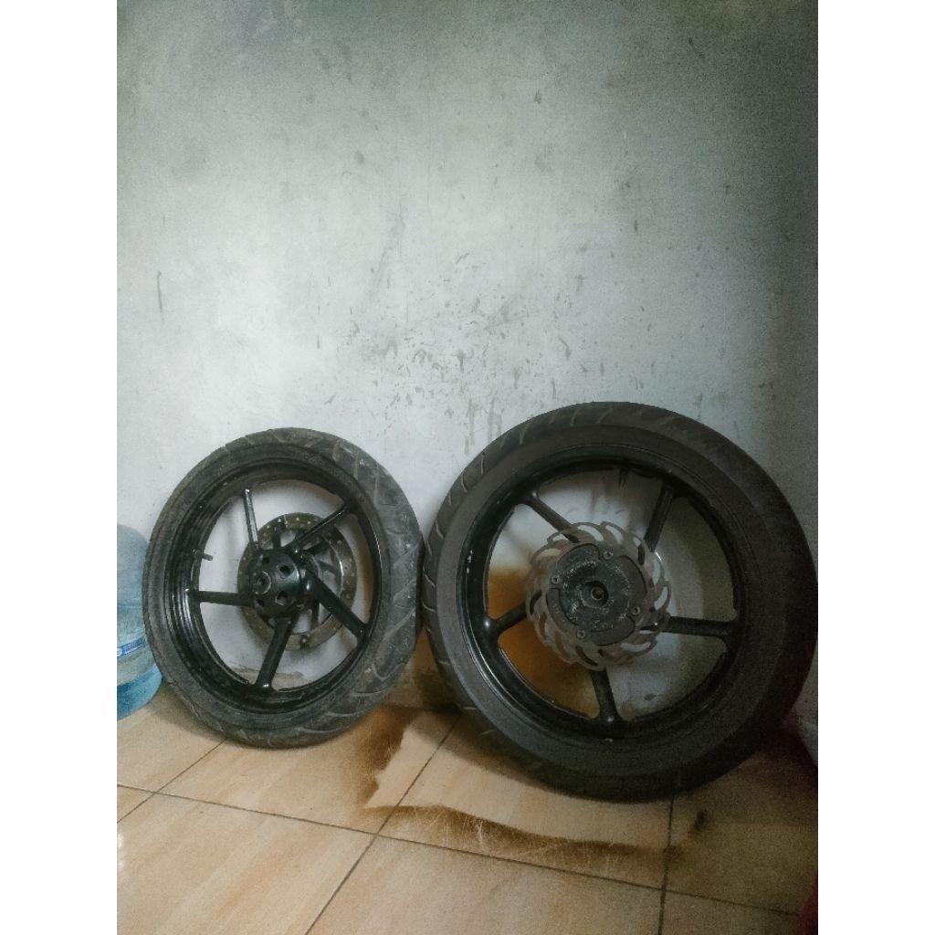 Ban Depan Belakang byson