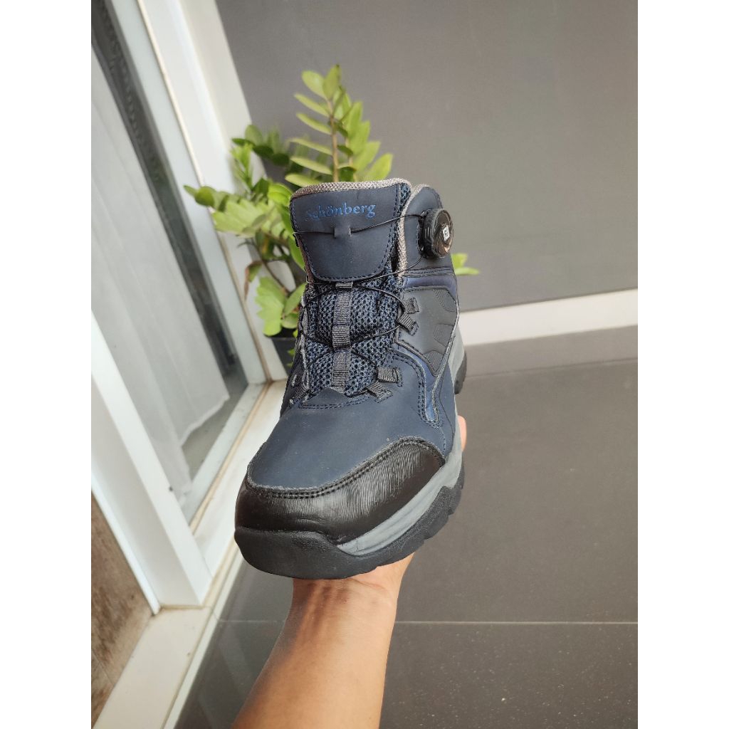 sepatu outdoor Schonberg tali BOA second murah (sz.43-27.5cm)