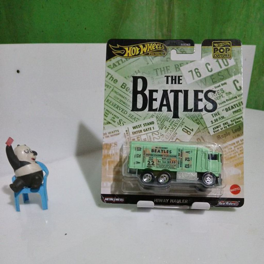 Hot wheels premium Hiway Hauler The Beatles