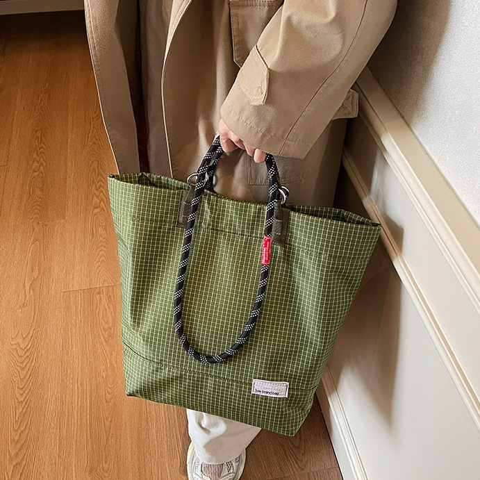 Tas bahu tahan air Tas bahu santai yang ringan Tas bahu nilon Tas bahu berkapasitas besar Tas bahu k