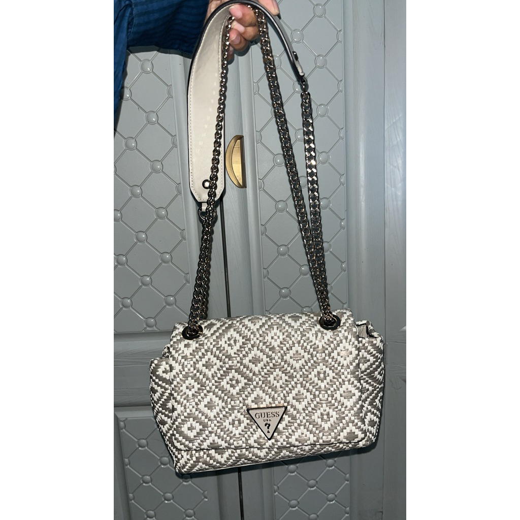 PRELOVED GUESS LIKE NEW ORIGINAL STORE