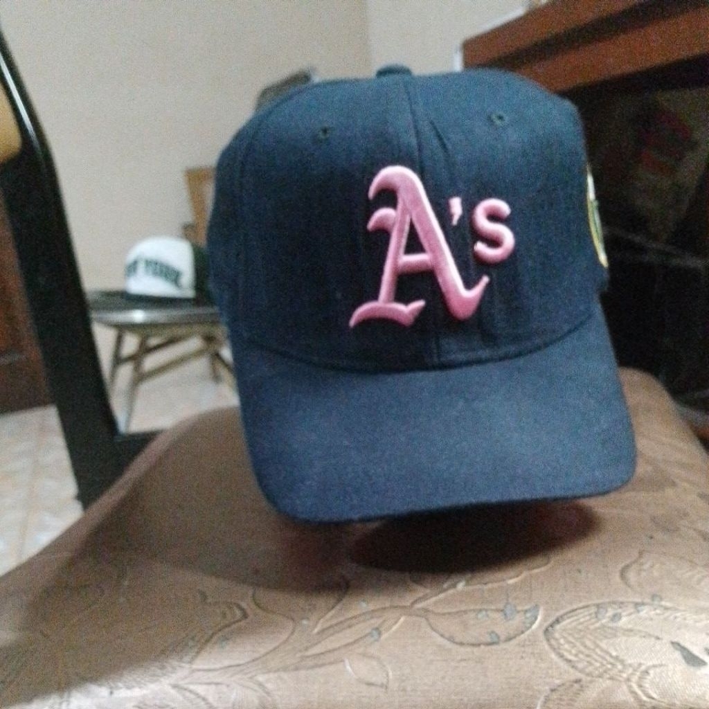 Topi MLB inisial A second