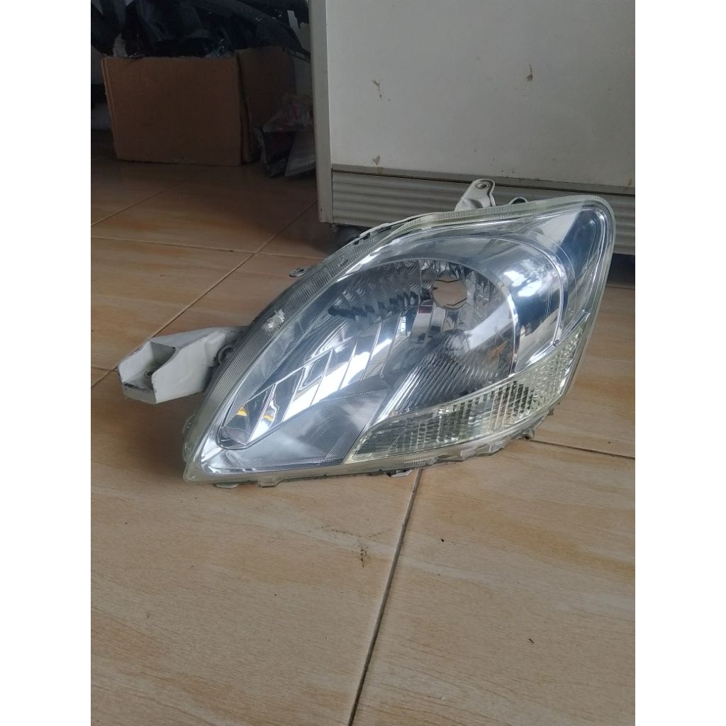 Lampu depan Toyota Vios Gen2(kiri)
