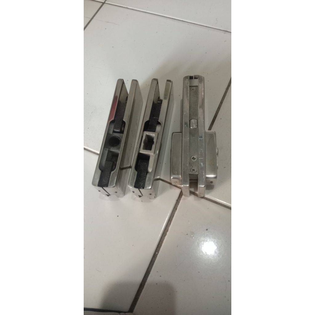 engsel dekson .copotan dari pintu kaca 12mili .