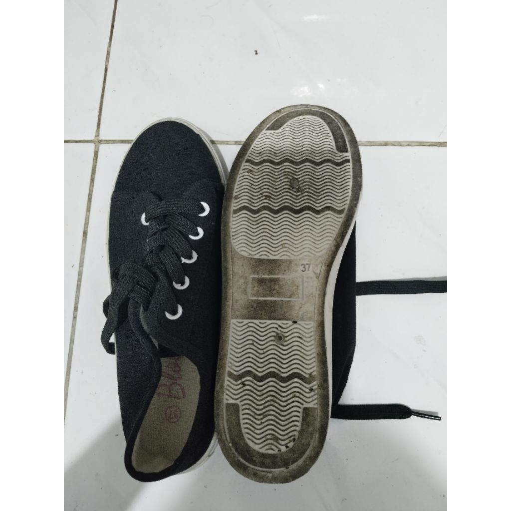 sepatu kets merk blow