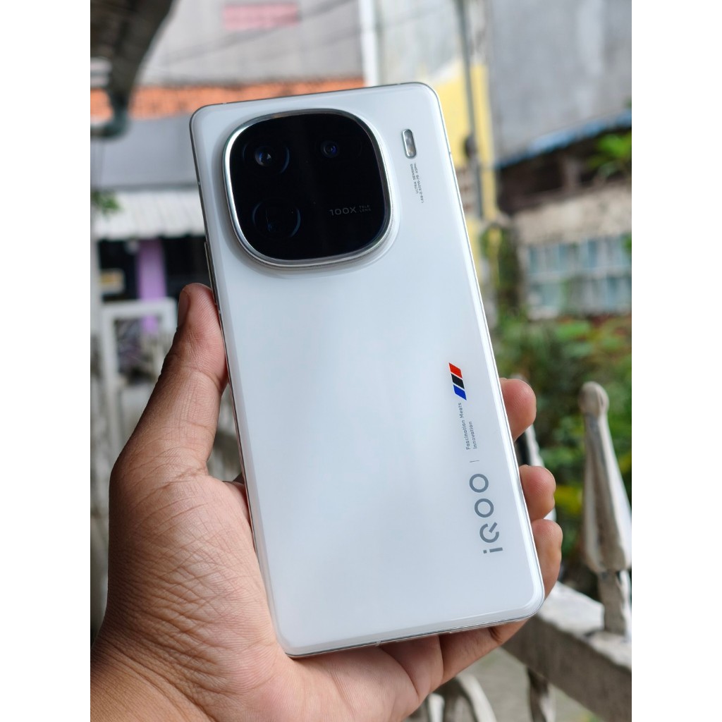 iQOO 12 16GB 512GB Legend BMW White Edition