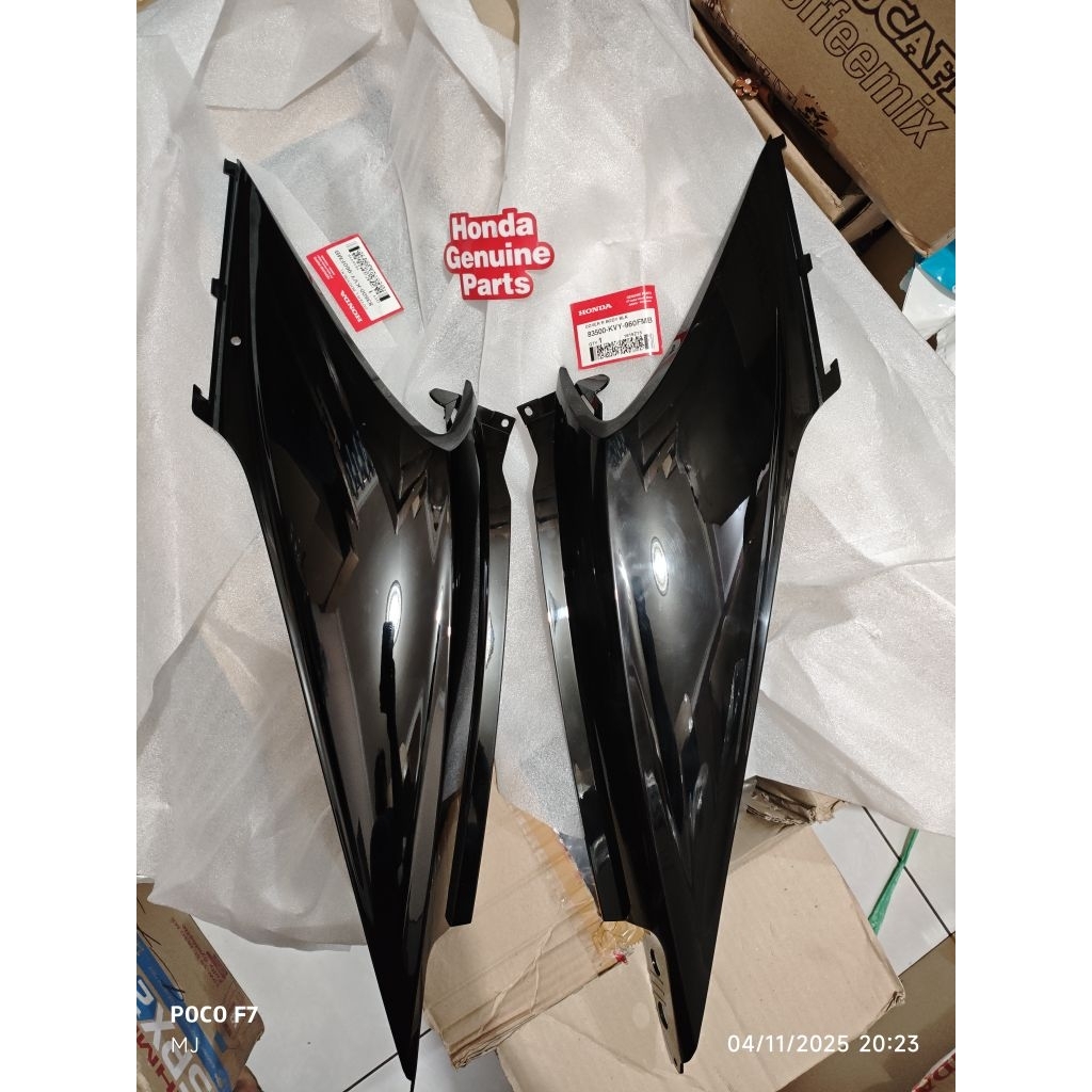 83500KVY960FMB & 83600KVY960FMB / BODY SET BEAT KARBU WARNA HITAM