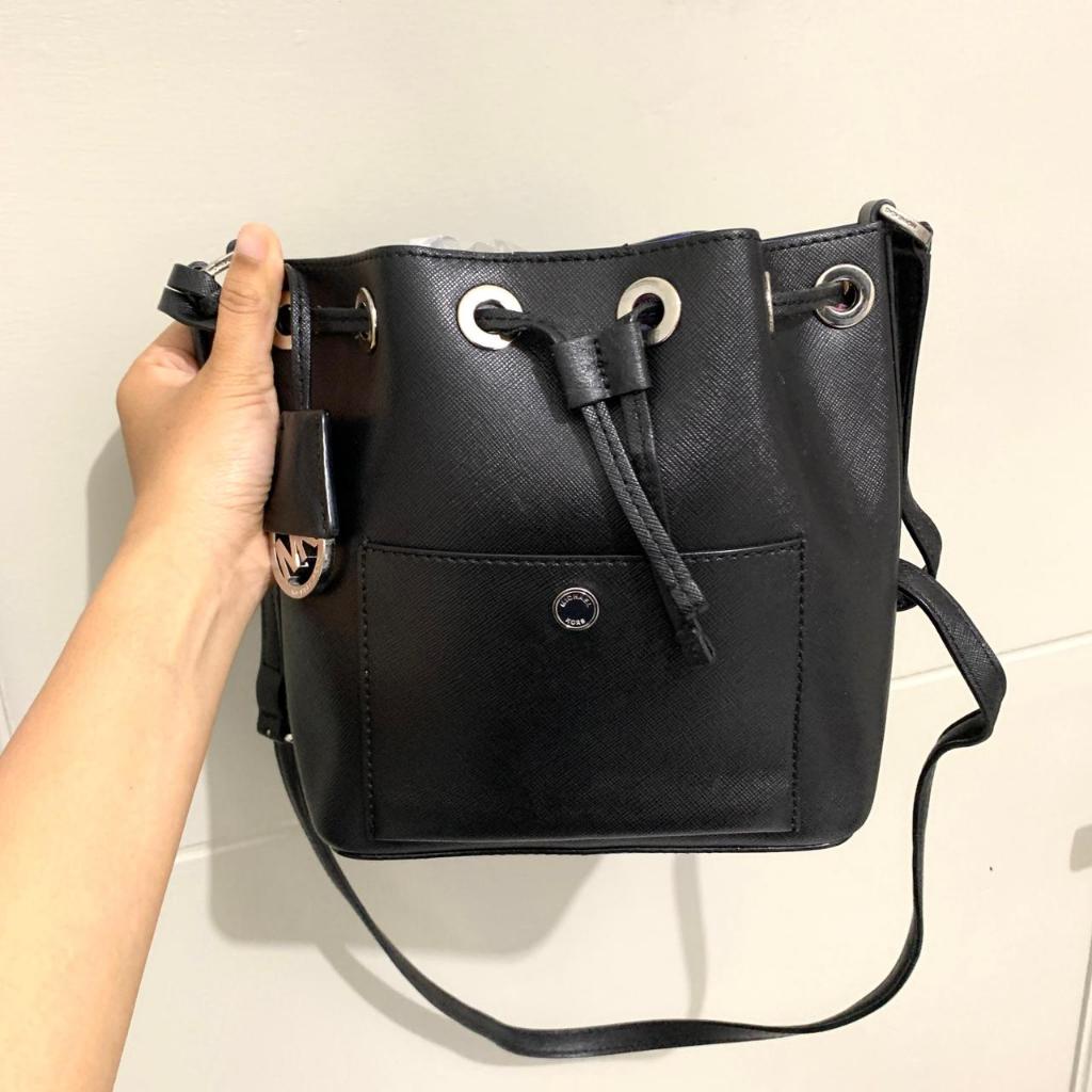 Preloved Tas Michael Kors Greenwich Drawstring Bucket Black Authentic Original