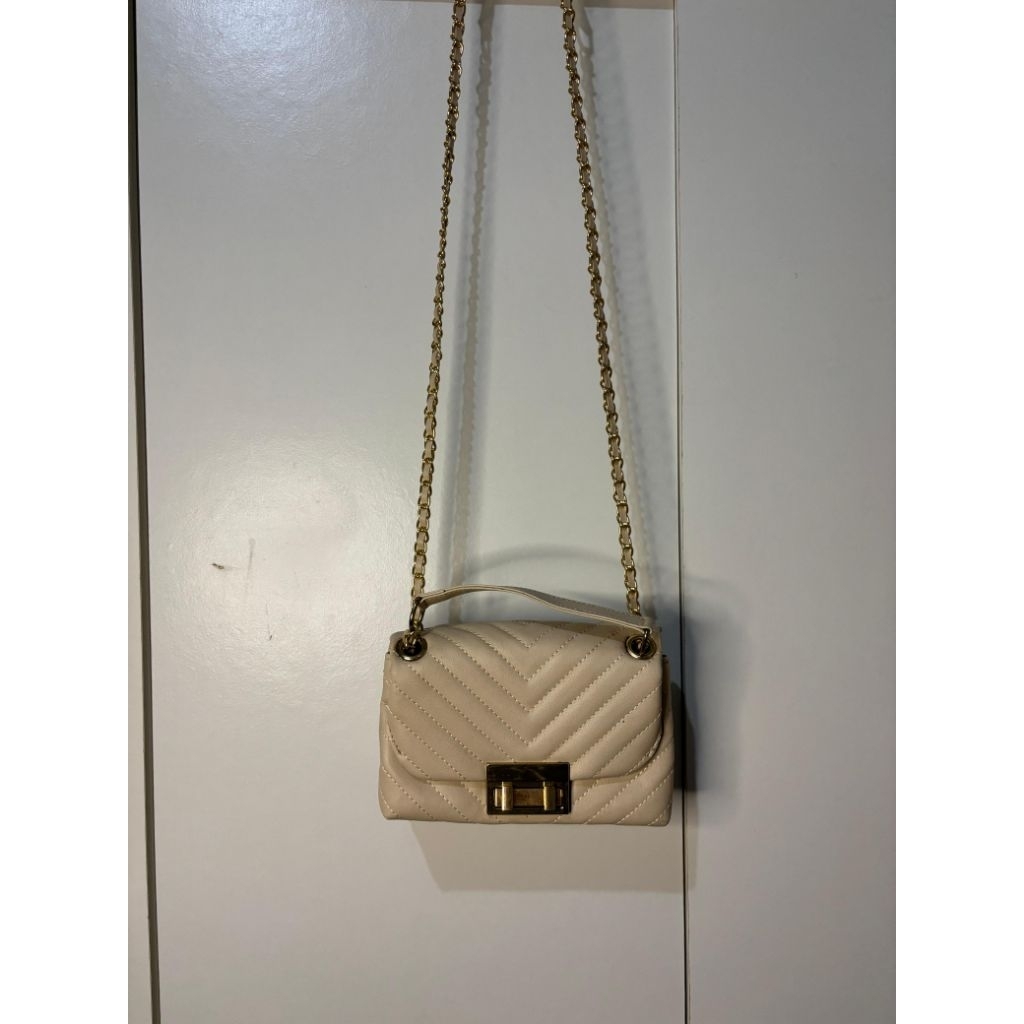 preloved tas slingbag/shoulderbag cream