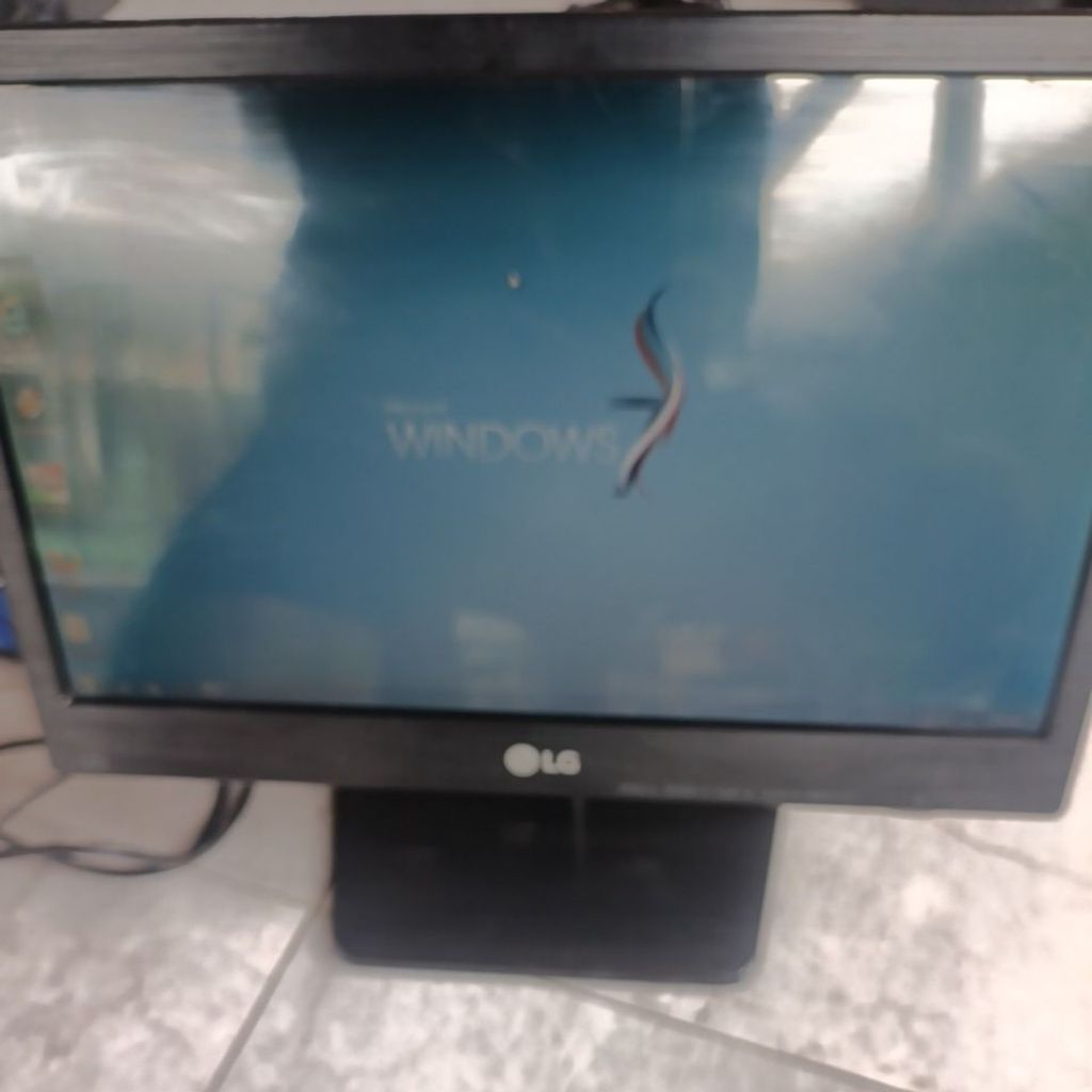 Monitor LED LG 16" widescreen normal