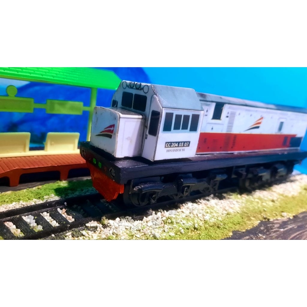 SKALA 1:87 MINIATUR LOCOMOTIF CC204 KAYA CC201