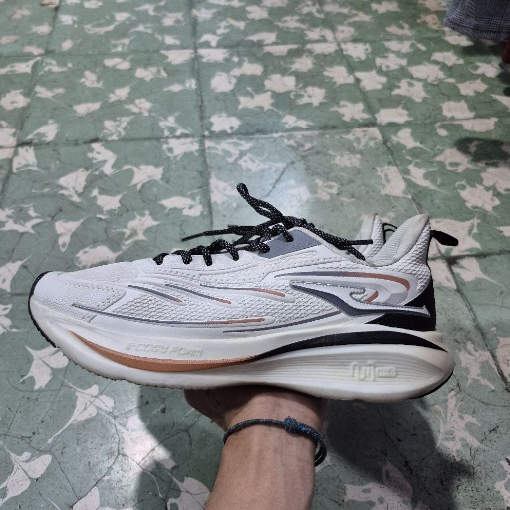 Sepatu Erke 2 Cosy Foam Running(41)